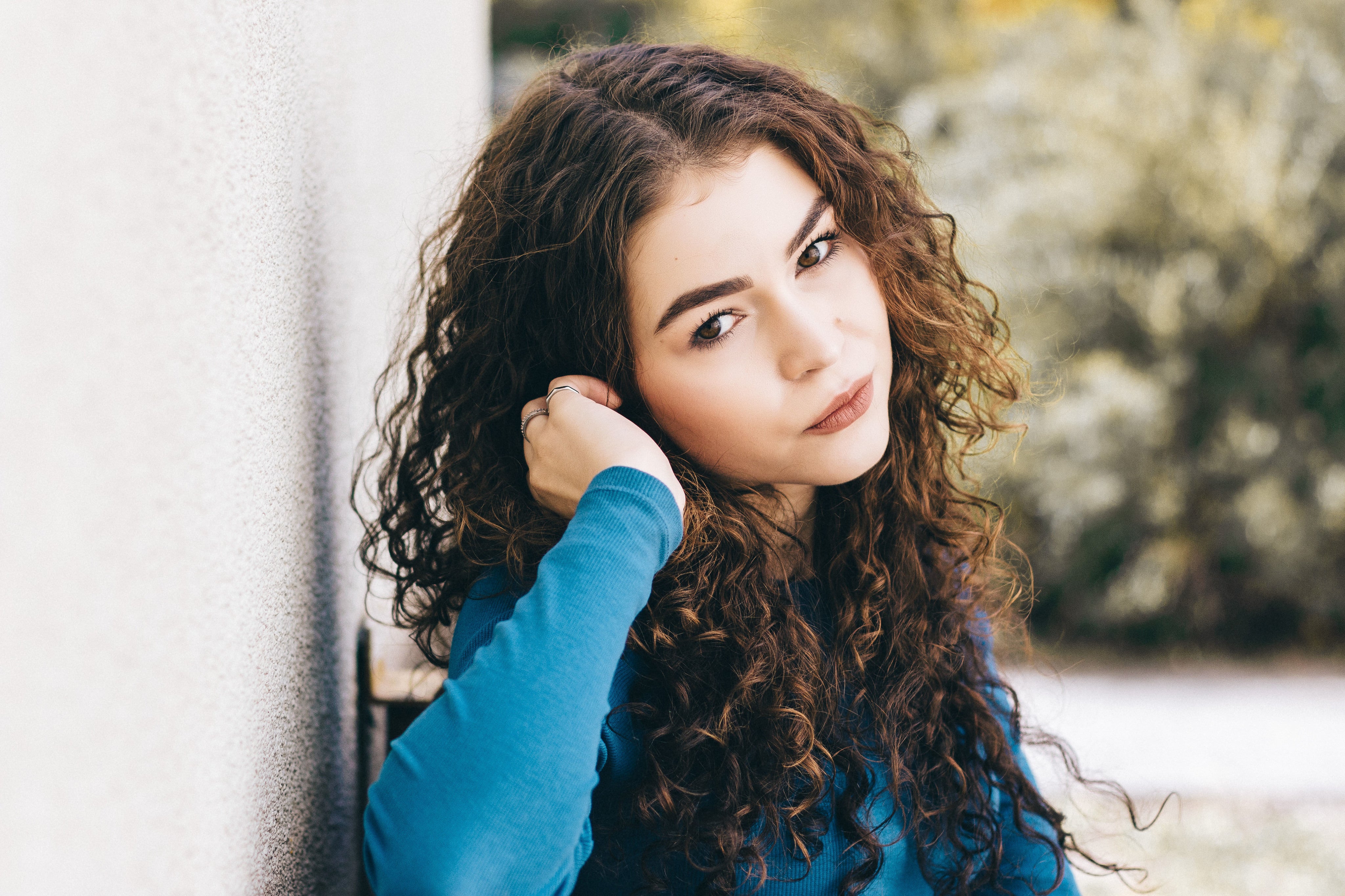 files/brunette-with-curls.jpeg