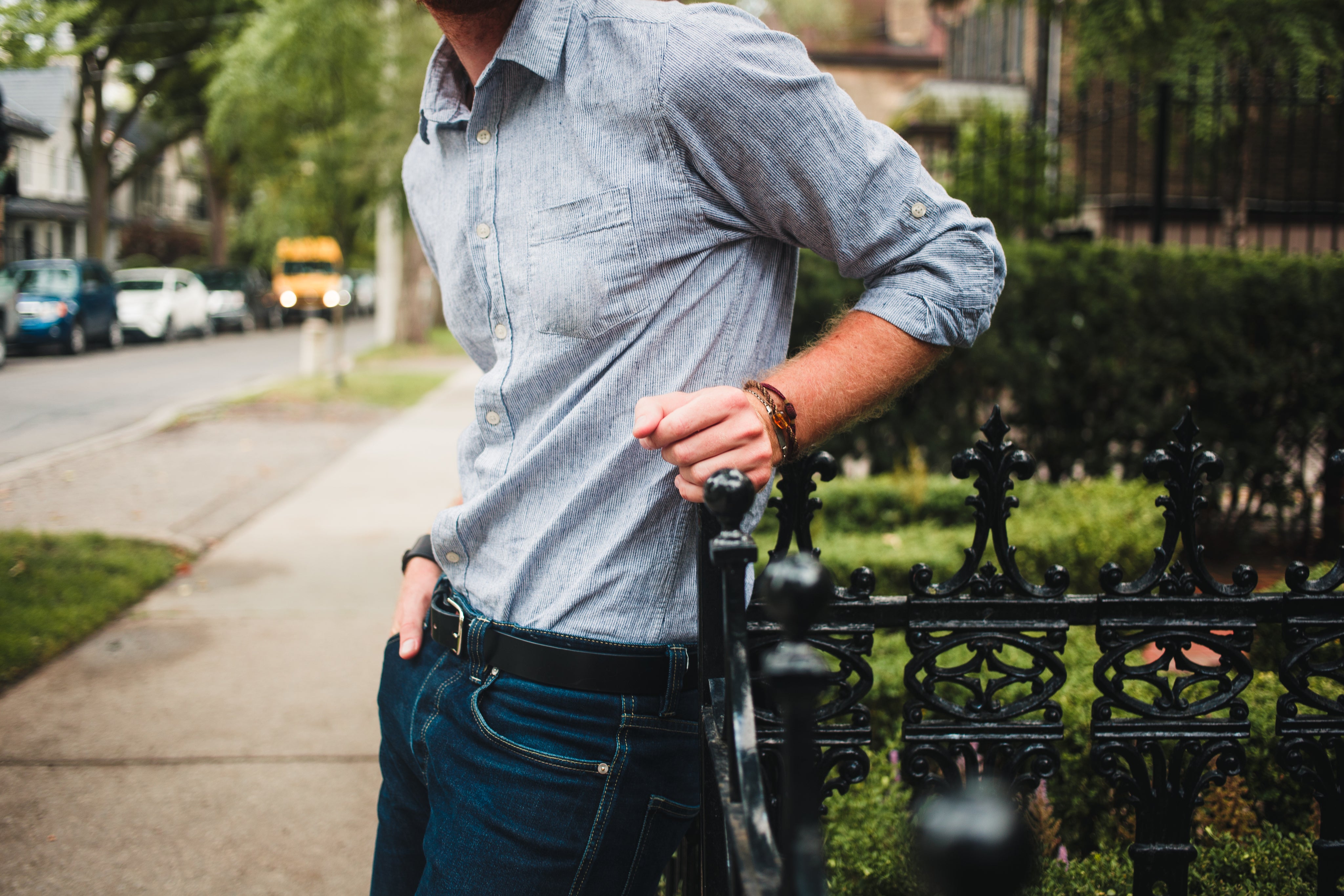 files/mens-fashion-close-up-shirt-tucked-in-leaning.jpg