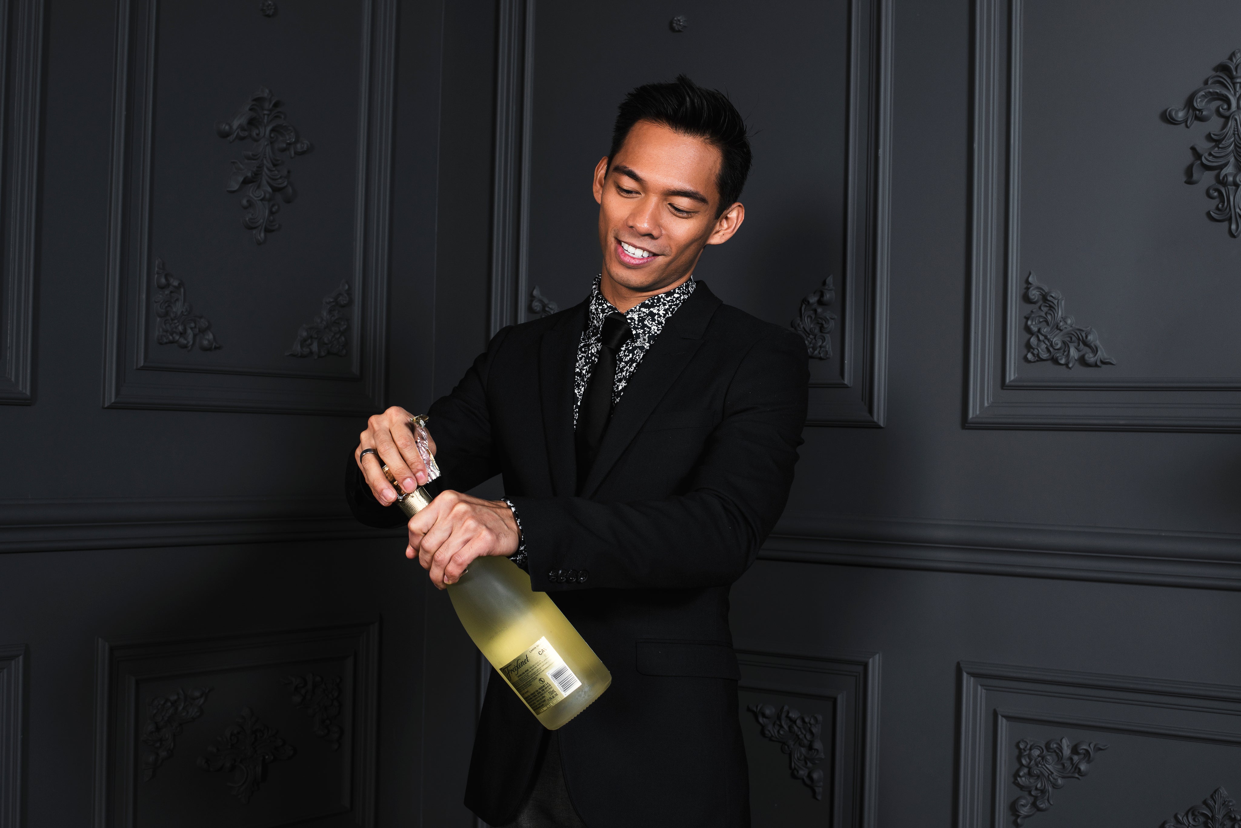 files/opening-champagne-bottle.jpg
